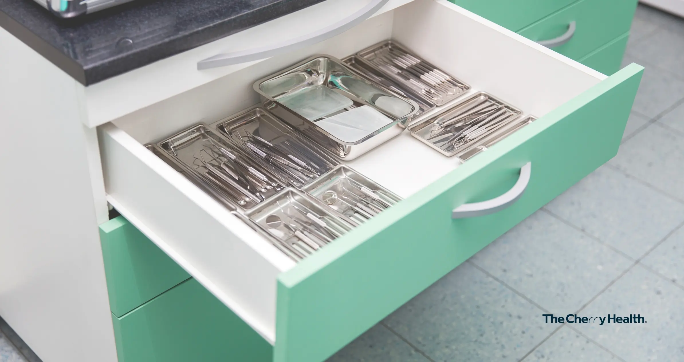 Utensilios de cuidado dental, suministros y equipo médico esenciales en odontología
